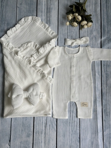 Купить оптом 335-М. Комплект из детского комбинезона,  р 56 и конверта муслин, хлопок 100% 90/90 см, молочный в Ухте