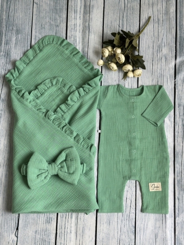 Купить оптом 335-ОЛ. Комплект из детского комбинезона,  р 56 и конверта муслин, хлопок 100% 90/90 см, олива в Ухте